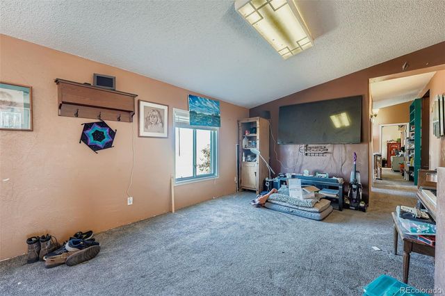 1050 S Dutch Valley Road, Bennett, CO 80102