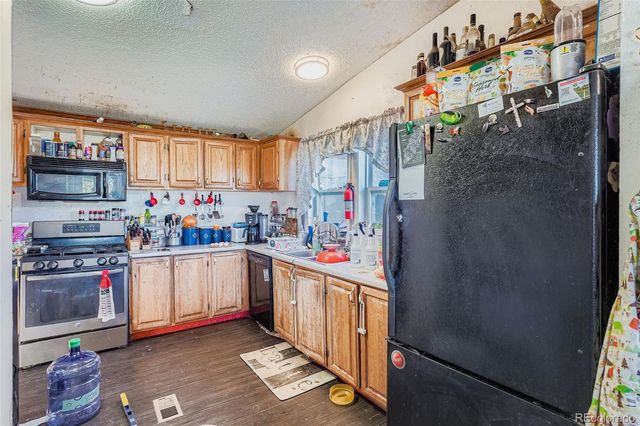 1050 S Dutch Valley Road, Bennett, CO 80102