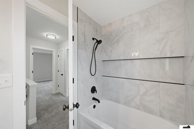 10831 N 136th Street, Waverly, NE 68462