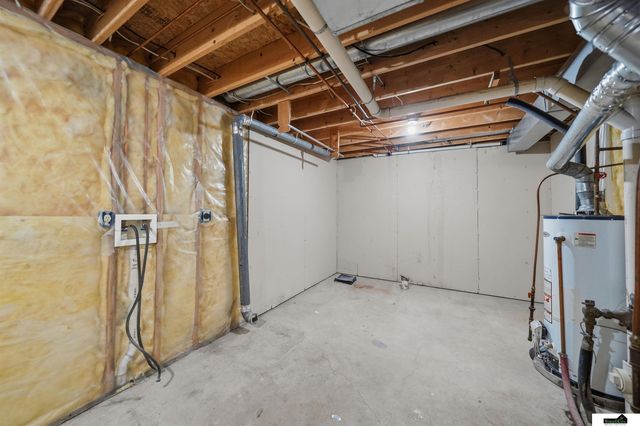 10831 N 136th Street, Waverly, NE 68462