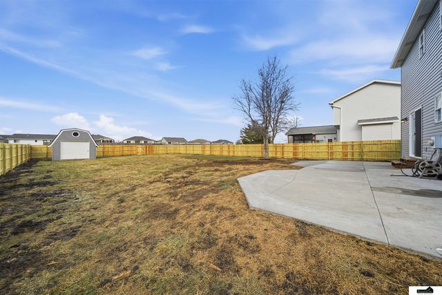 10831 N 136th Street, Waverly, NE 68462