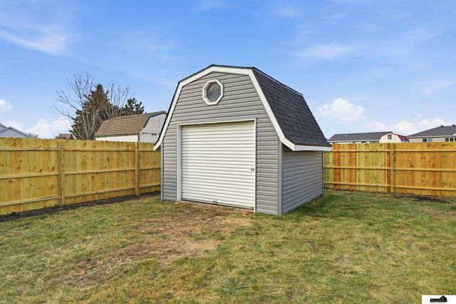 10831 N 136th Street, Waverly, NE 68462