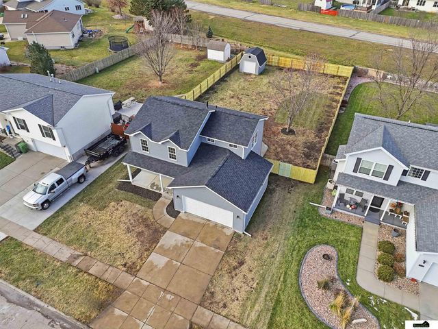 10831 N 136th Street, Waverly, NE 68462