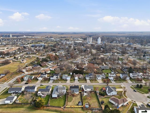 10831 N 136th Street, Waverly, NE 68462