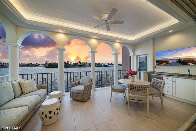 4000 Gulf Shore BLVD N 3300, Naples, FL 34103