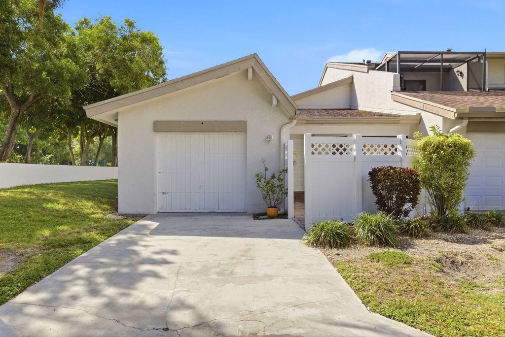 6670 Canary Palm Circle Unit 16, Boca Raton, FL 33433