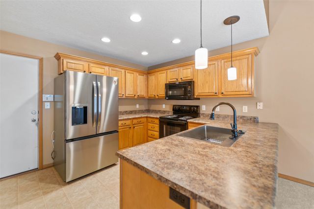 9916 Sunflower Place, Johnston, IA 50131