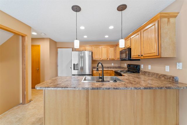 9916 Sunflower Place, Johnston, IA 50131