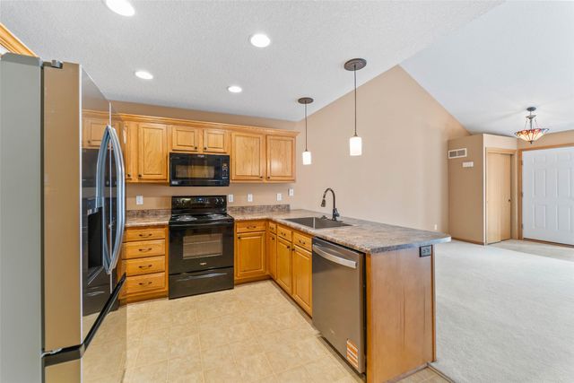 9916 Sunflower Place, Johnston, IA 50131