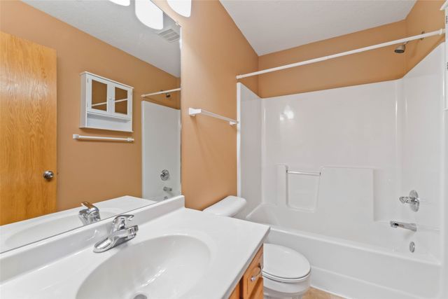 9916 Sunflower Place, Johnston, IA 50131