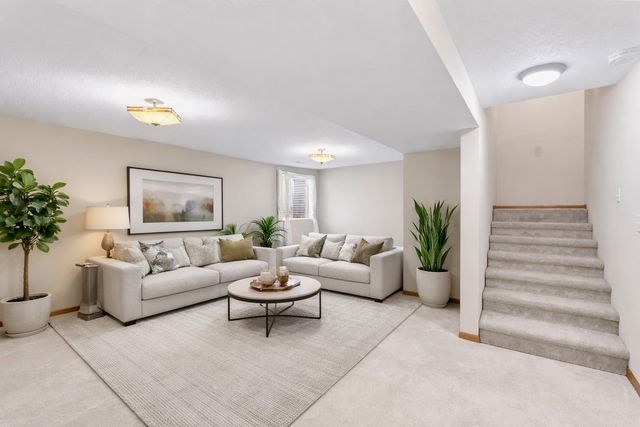 9916 Sunflower Place, Johnston, IA 50131