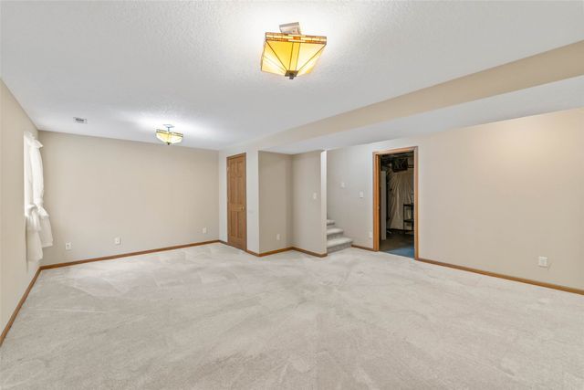 9916 Sunflower Place, Johnston, IA 50131