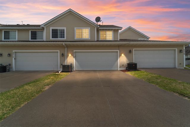 9916 Sunflower Place, Johnston, IA 50131