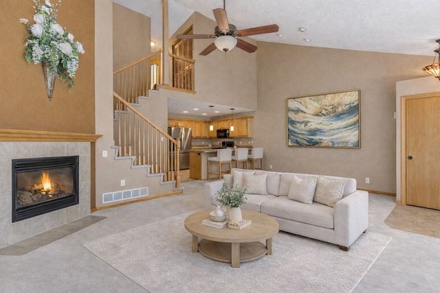 9916 Sunflower Place, Johnston, IA 50131