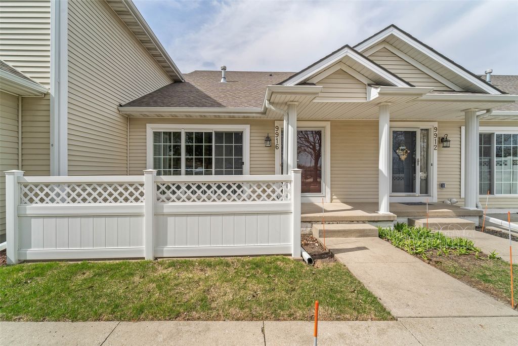 9916 Sunflower Place, Johnston, IA 50131