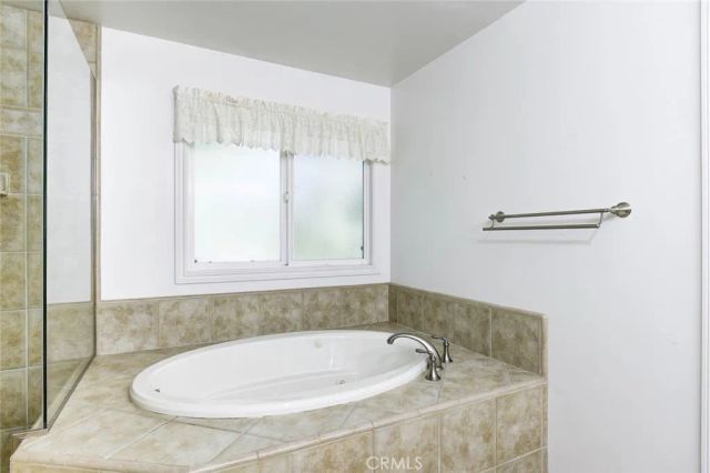 2873 San Vicente Ave, Long Beach, CA 90815