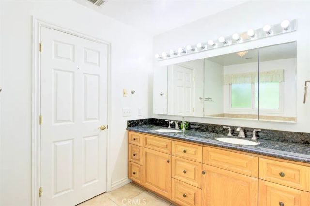 2873 San Vicente Ave, Long Beach, CA 90815