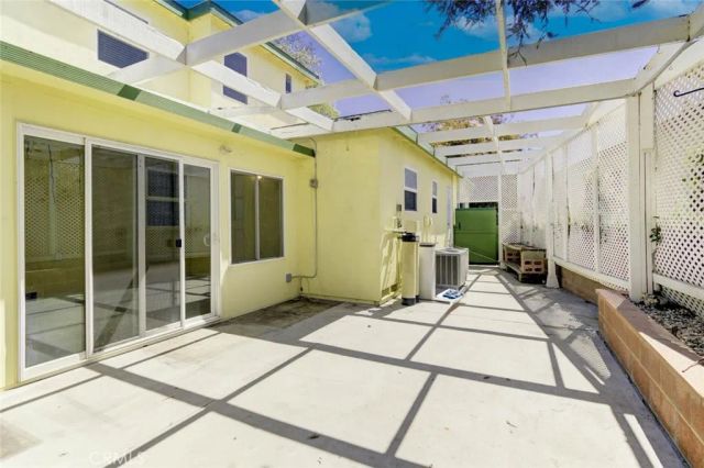 2873 San Vicente Ave, Long Beach, CA 90815
