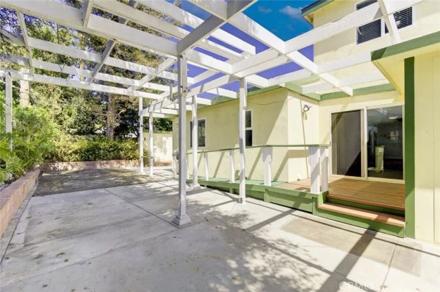2873 San Vicente Ave, Long Beach, CA 90815