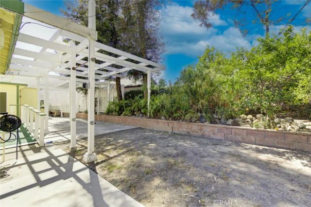 2873 San Vicente Ave, Long Beach, CA 90815