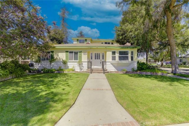 2873 San Vicente Ave, Long Beach, CA 90815