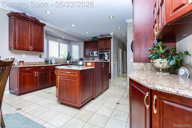 18610 Turnberry Drive, Macomb Township, MI 48044