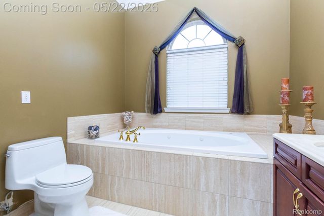 18610 Turnberry Drive, Macomb Township, MI 48044
