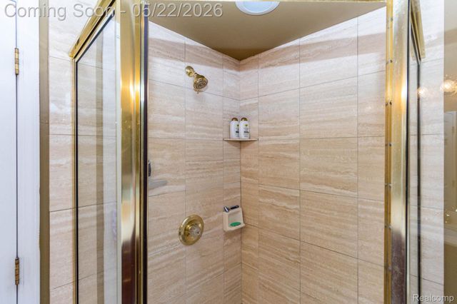 18610 Turnberry Drive, Macomb Township, MI 48044