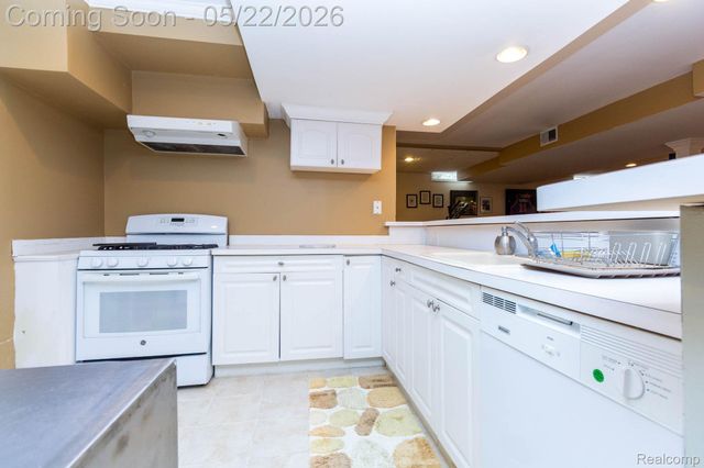 18610 Turnberry Drive, Macomb Township, MI 48044
