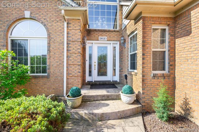 18610 Turnberry Drive, Macomb Township, MI 48044