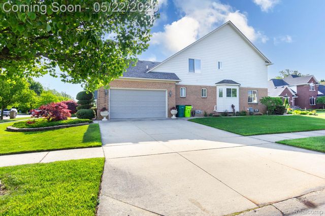 18610 Turnberry Drive, Macomb Township, MI 48044