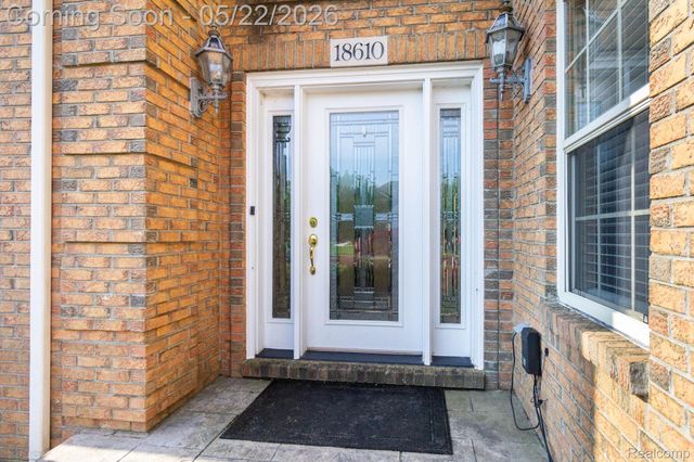 18610 Turnberry Drive, Macomb Township, MI 48044
