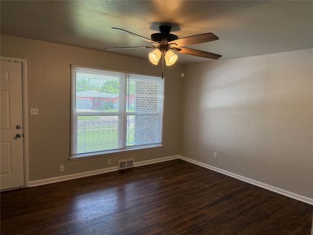 430 W Ercoupe Drive, Midwest City, OK 73110