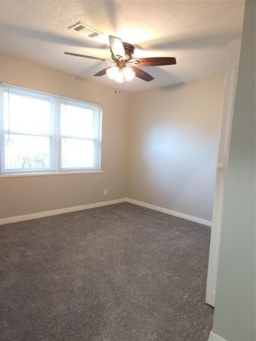 402 S Blackwell Street, La Porte, TX 77571