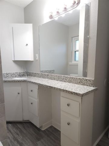 402 S Blackwell Street, La Porte, TX 77571