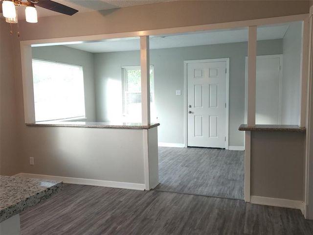 402 S Blackwell Street, La Porte, TX 77571