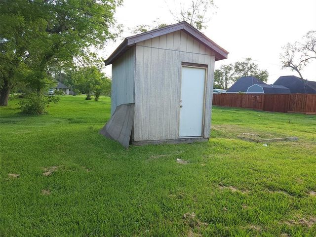 402 S Blackwell Street, La Porte, TX 77571