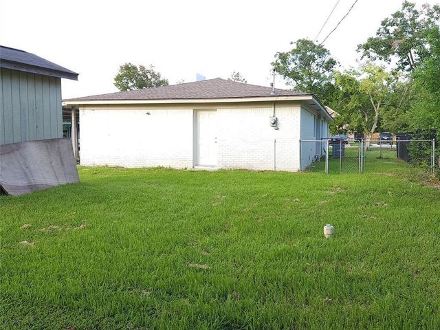 402 S Blackwell Street, La Porte, TX 77571