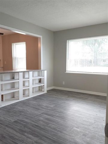 402 S Blackwell Street, La Porte, TX 77571