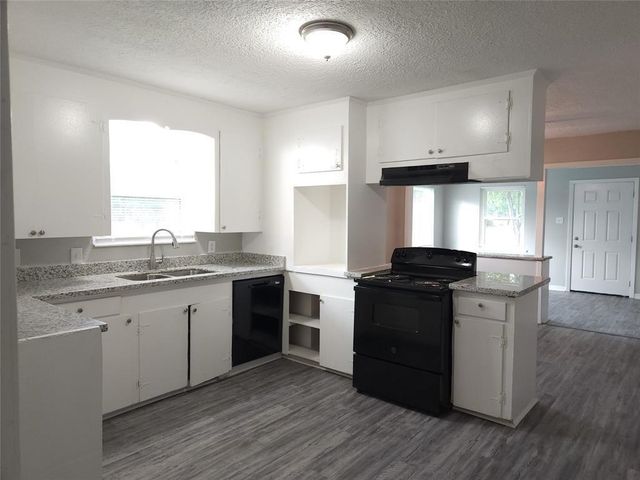 402 S Blackwell Street, La Porte, TX 77571