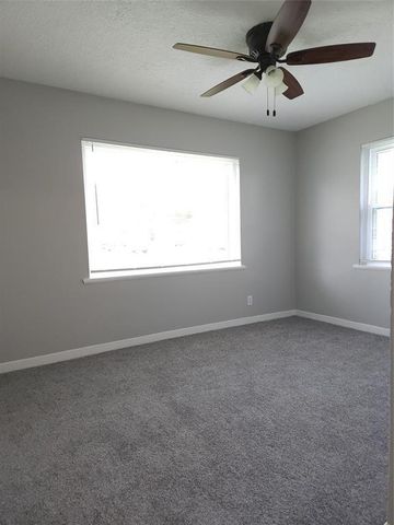 402 S Blackwell Street, La Porte, TX 77571