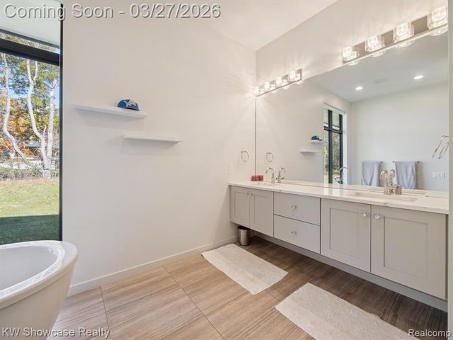 1164 Lake Forest Way, Milford, MI 48380