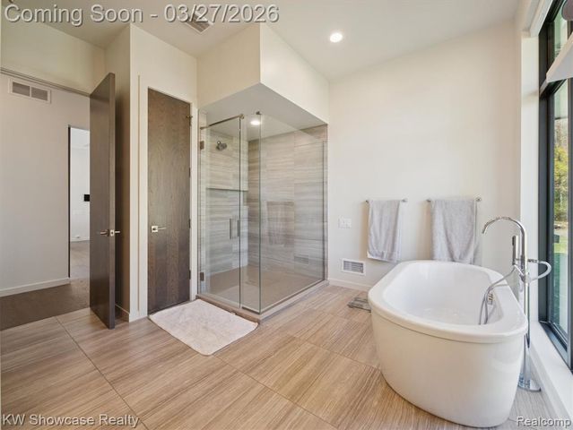 1164 Lake Forest Way, Milford, MI 48380