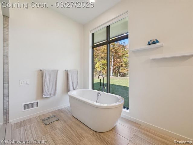 1164 Lake Forest Way, Milford, MI 48380