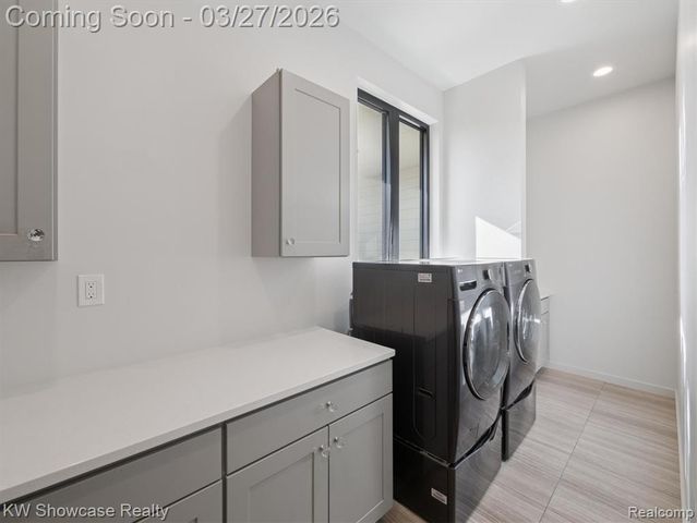 1164 Lake Forest Way, Milford, MI 48380