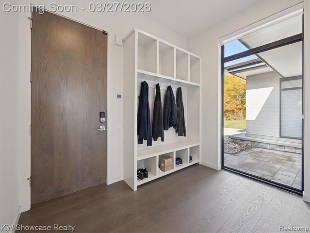 1164 Lake Forest Way, Milford, MI 48380