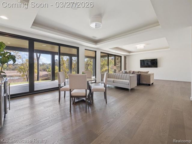 1164 Lake Forest Way, Milford, MI 48380