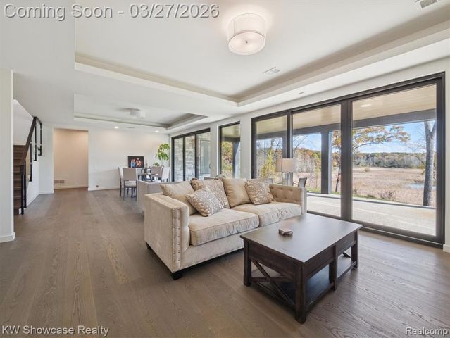 1164 Lake Forest Way, Milford, MI 48380