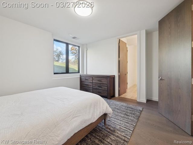 1164 Lake Forest Way, Milford, MI 48380