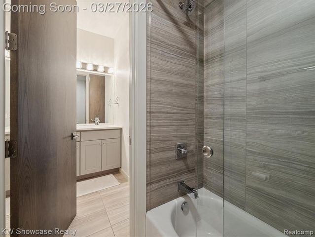 1164 Lake Forest Way, Milford, MI 48380